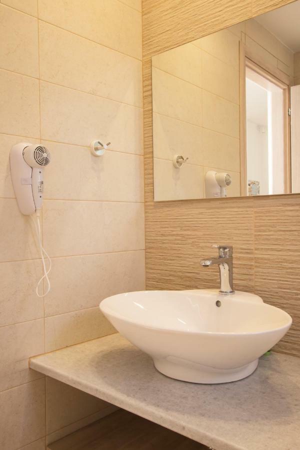 Porfyris Studios And Apartments Karpathos Luaran gambar